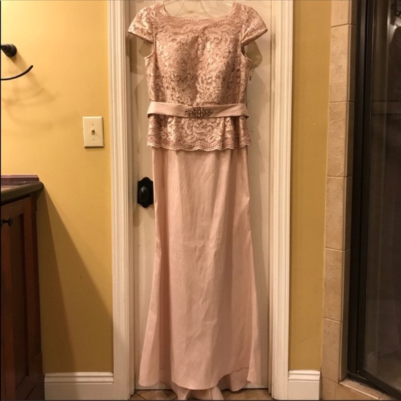 Dresses & Skirts - Size 14 Formal Blush color dress.